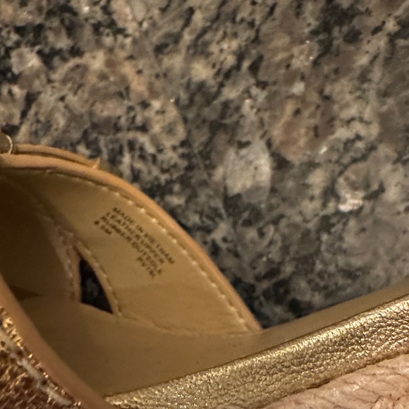 Michael Kors Metallic Gold Wedge espadrille Sandals NWOT 8.5 - Picture 14 of 15